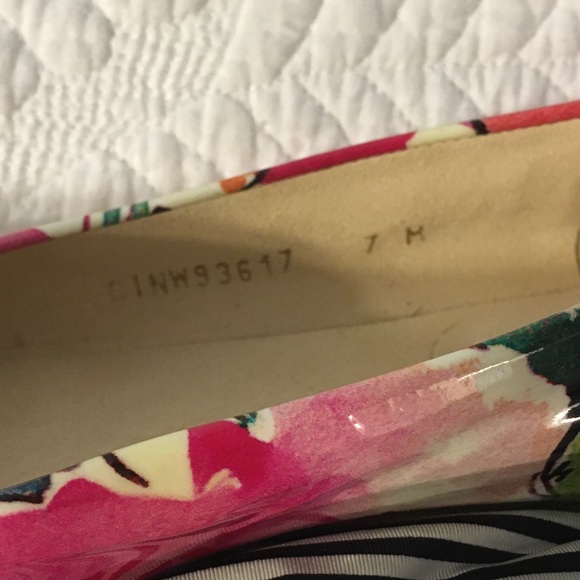 Stuart Weitzman Patent Leather Resort Wear Flats - Picture 12 of 16